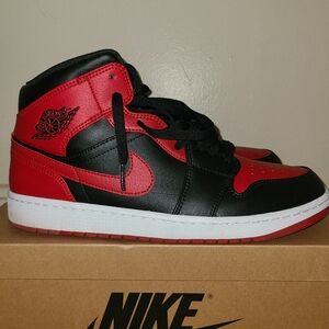 AJ 1 Mid